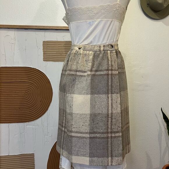 Vintage 90s Jones New York Cream Neutral Wool Plaid Print Wrap Mini Skirt - Picture 4 of 14